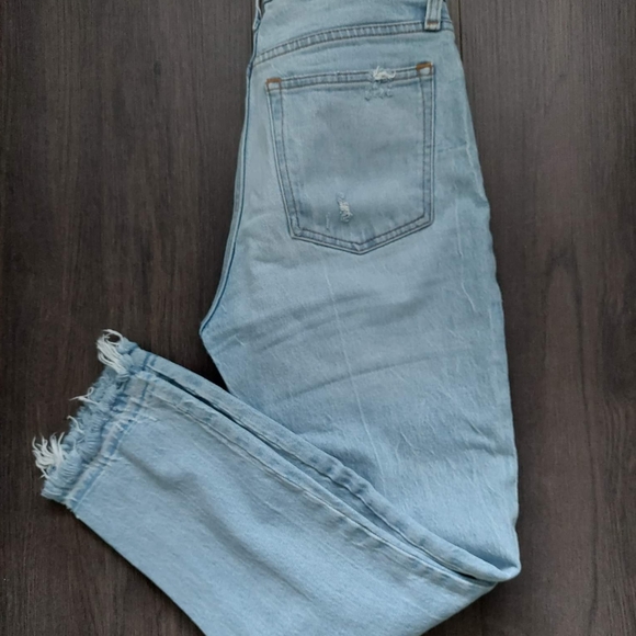 Abercrombie & Fitch High Rise Mom Jeans - Picture 2 of 4